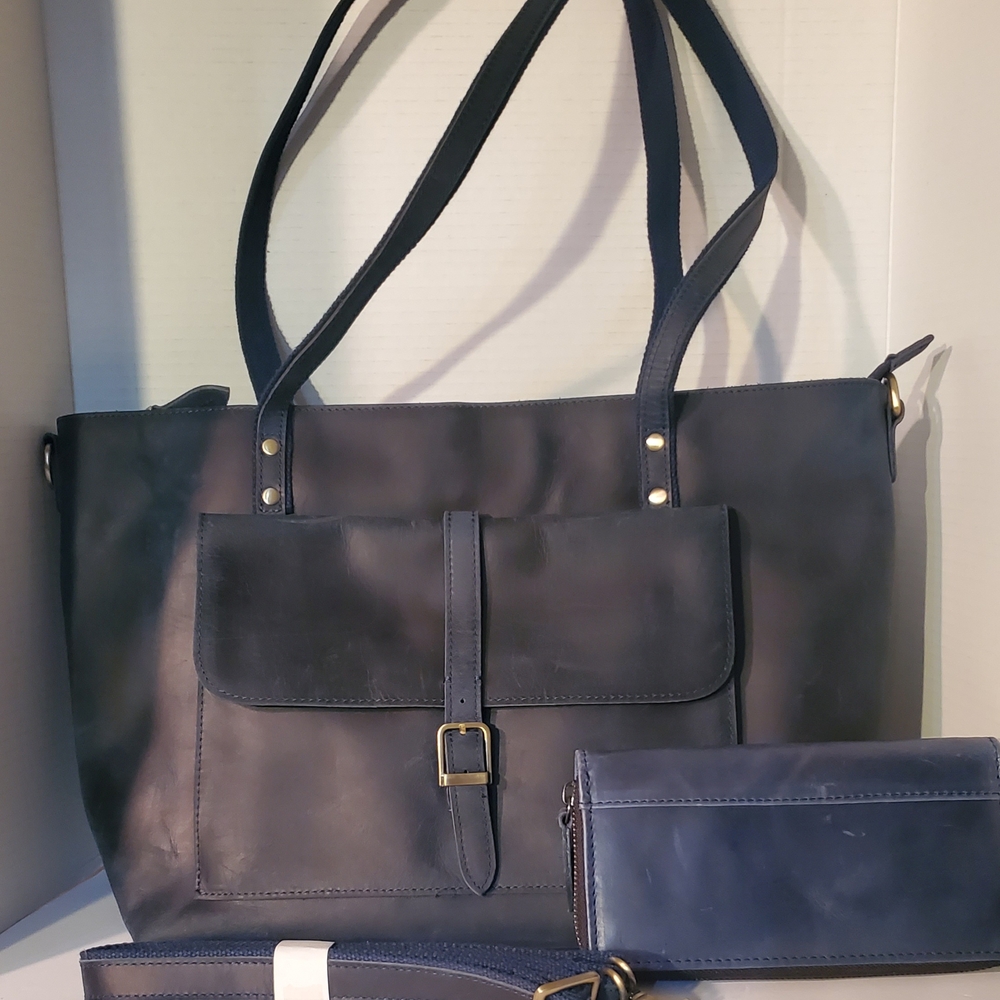 Elegant Blue Tote Bag with Minimalist Design